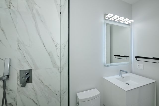 6644 N Knox Avenue, Lincolnwood, IL 60712