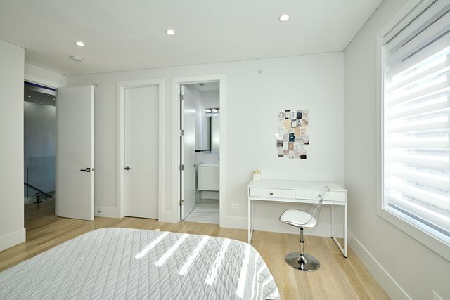 6644 N Knox Avenue, Lincolnwood, IL 60712