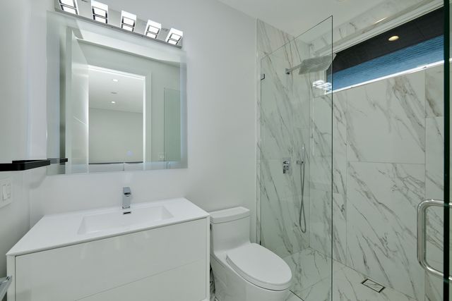 6644 N Knox Avenue, Lincolnwood, IL 60712