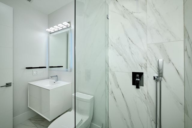 6644 N Knox Avenue, Lincolnwood, IL 60712