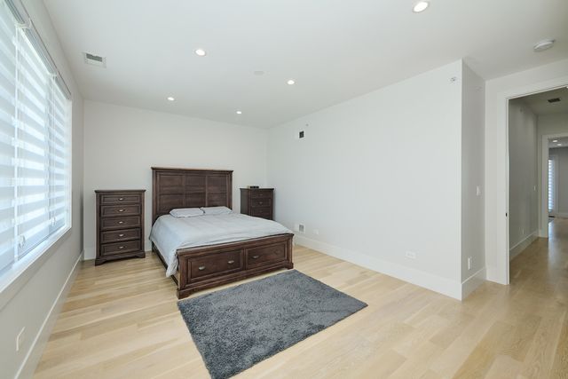 6644 N Knox Avenue, Lincolnwood, IL 60712