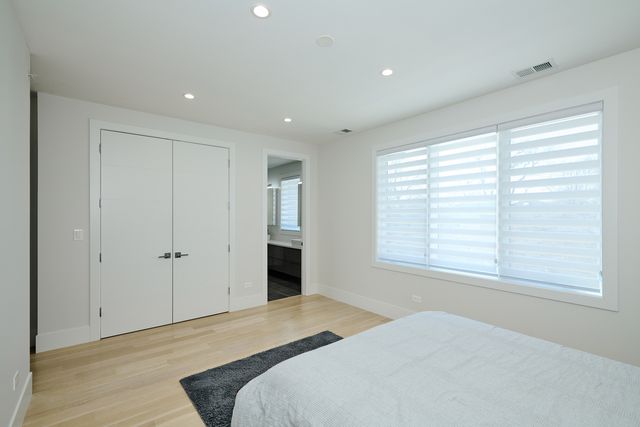 6644 N Knox Avenue, Lincolnwood, IL 60712