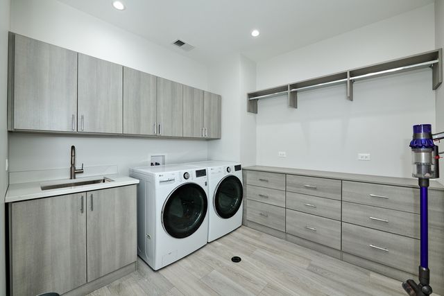 6644 N Knox Avenue, Lincolnwood, IL 60712