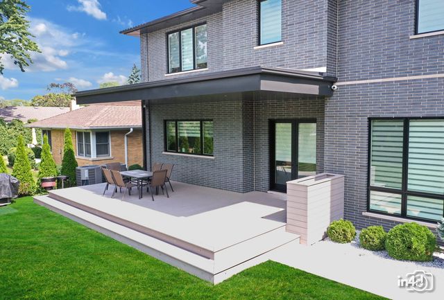 6644 N Knox Avenue, Lincolnwood, IL 60712