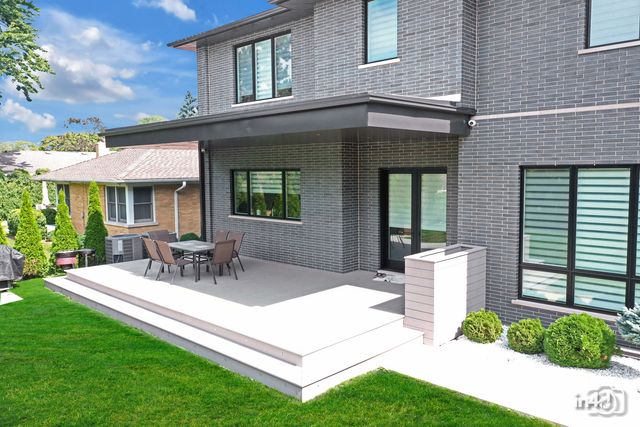 6644 N Knox Avenue, Lincolnwood, IL 60712