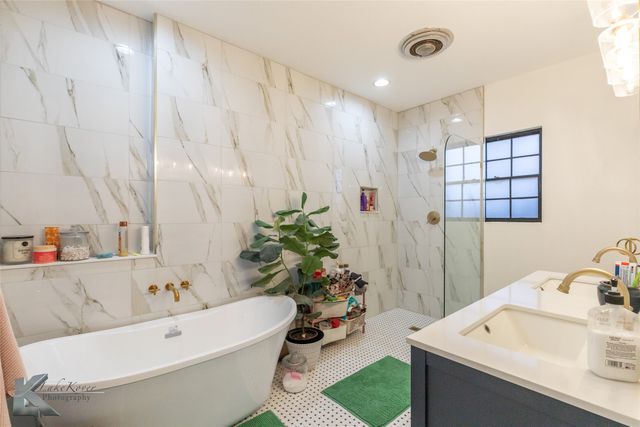 1806 Country Club Drive, Sweetwater, TX 79556