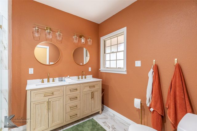 1806 Country Club Drive, Sweetwater, TX 79556