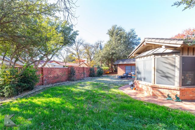 1806 Country Club Drive, Sweetwater, TX 79556