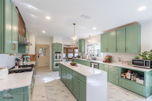 1806 Country Club Drive, Sweetwater, TX 79556