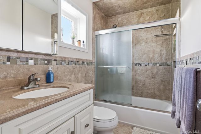 1025 Knickerbocker Road, Island Park, NY 11558