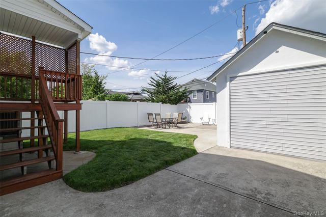 1025 Knickerbocker Road, Island Park, NY 11558