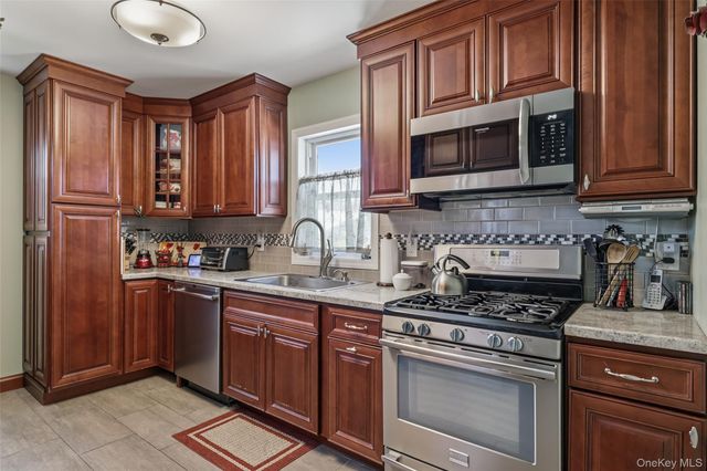1025 Knickerbocker Road, Island Park, NY 11558