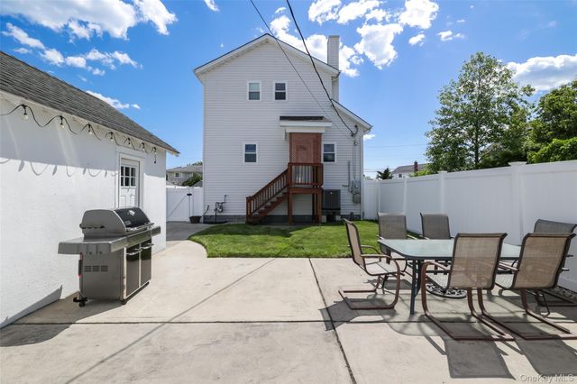 1025 Knickerbocker Road, Island Park, NY 11558