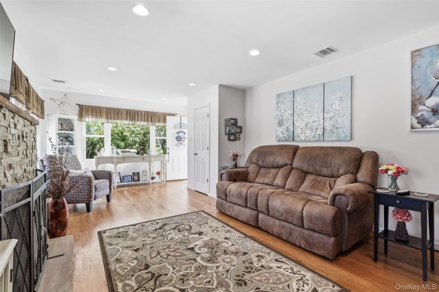 1025 Knickerbocker Road, Island Park, NY 11558