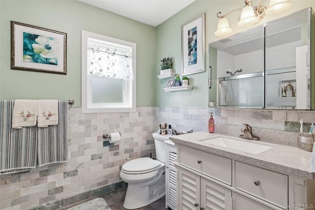 1025 Knickerbocker Road, Island Park, NY 11558