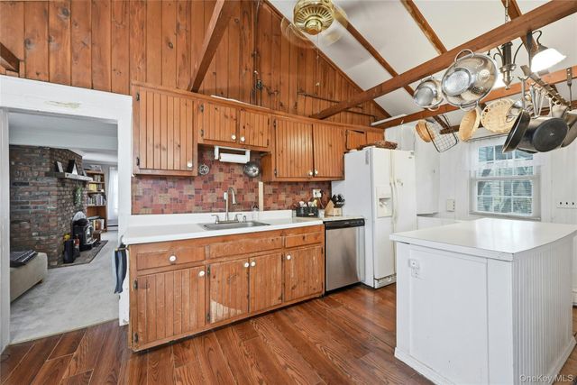 727 Main Street, Center Moriches, NY 11934