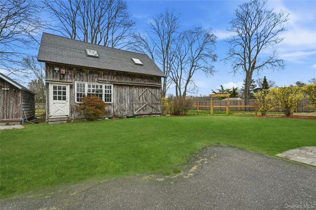 727 Main Street, Center Moriches, NY 11934