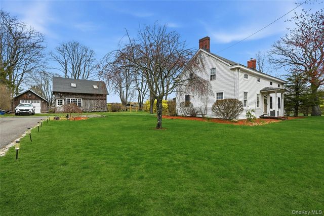 727 Main Street, Center Moriches, NY 11934