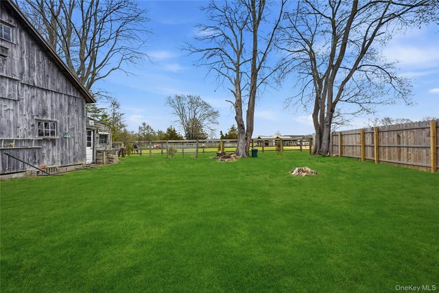 727 Main Street, Center Moriches, NY 11934