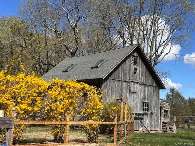 727 Main Street, Center Moriches, NY 11934