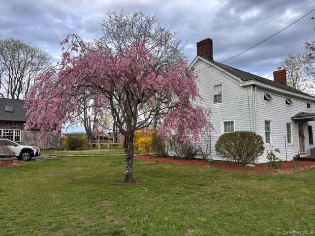 727 Main Street, Center Moriches, NY 11934