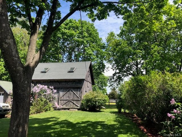727 Main Street, Center Moriches, NY 11934