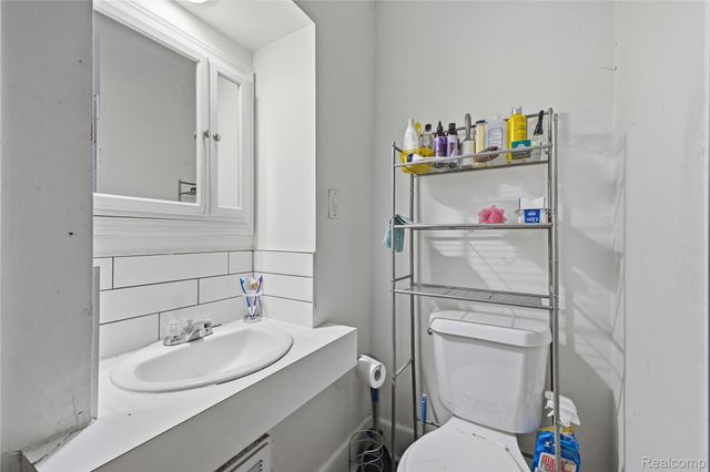 20228 Washtenaw Street, Harper Woods, MI 48225