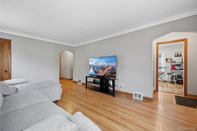 20228 Washtenaw Street, Harper Woods, MI 48225