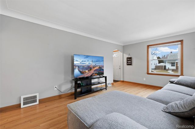 20228 Washtenaw Street, Harper Woods, MI 48225