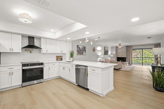 1055 KENSINGTON PARK DRIVE 205, Altamonte Springs, FL 32714