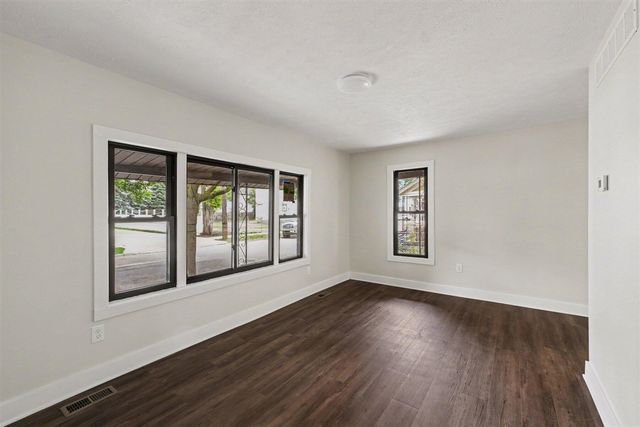 651 Mc Reynolds Avenue, Grand Rapids, MI 49504