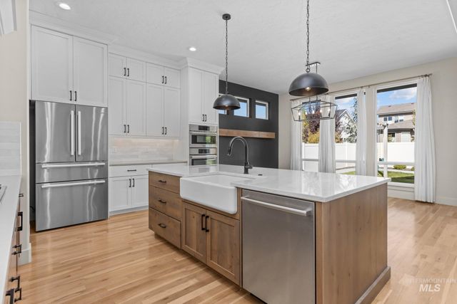 8376 W Brooks Dr, Boise, ID 83714