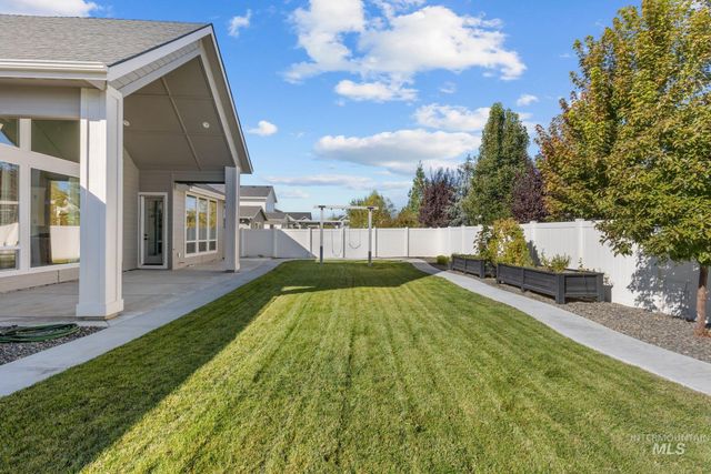 8376 W Brooks Dr, Boise, ID 83714
