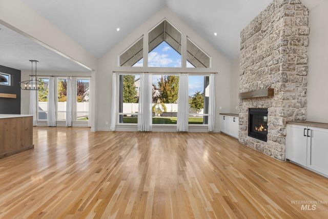 8376 W Brooks Dr, Boise, ID 83714