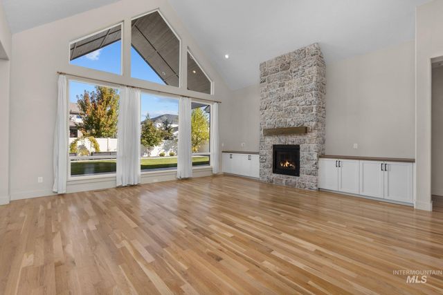 8376 W Brooks Dr, Boise, ID 83714