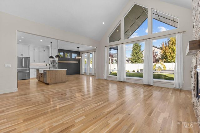 8376 W Brooks Dr, Boise, ID 83714