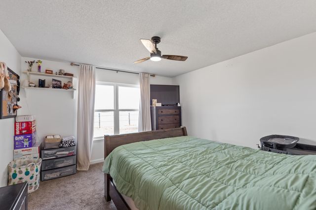 816 Country Ln, Newton, KS 67114