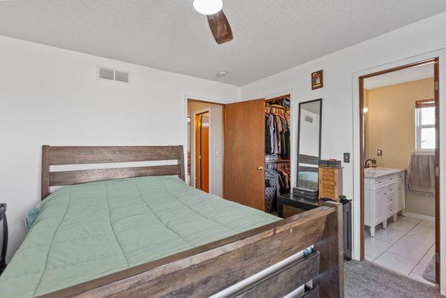 816 Country Ln, Newton, KS 67114