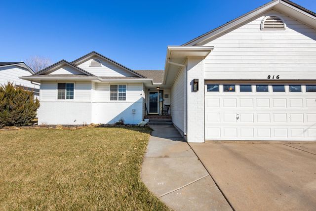 816 Country Ln, Newton, KS 67114