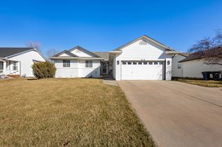 816 Country Ln, Newton, KS 67114