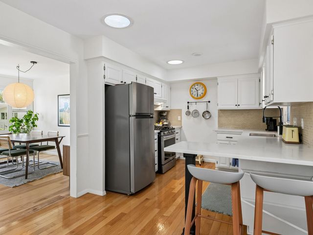 6401 Doron Lane, Edina, MN 55439