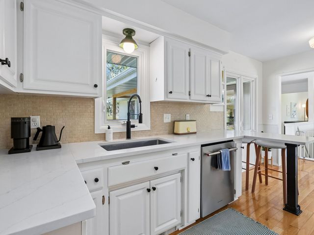6401 Doron Lane, Edina, MN 55439