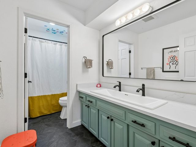 6401 Doron Lane, Edina, MN 55439