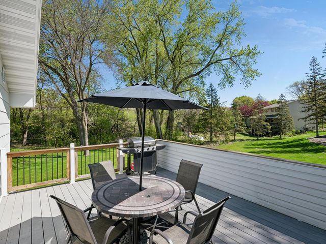 6401 Doron Lane, Edina, MN 55439