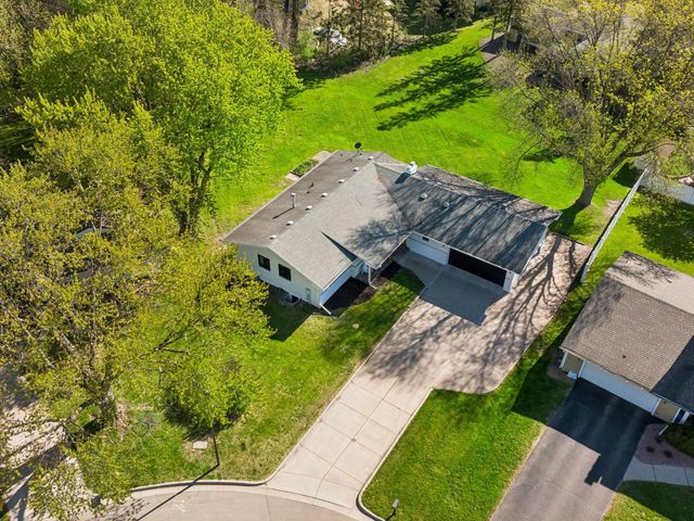 6401 Doron Lane, Edina, MN 55439