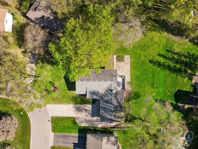 6401 Doron Lane, Edina, MN 55439