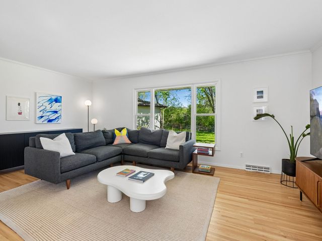 6401 Doron Lane, Edina, MN 55439