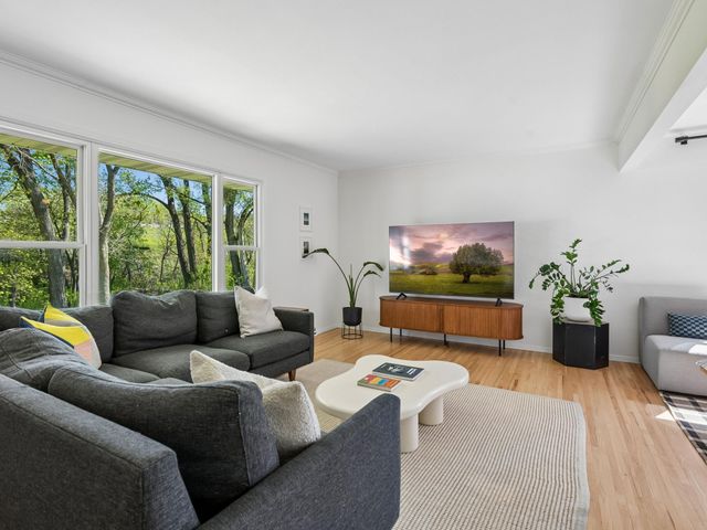 6401 Doron Lane, Edina, MN 55439