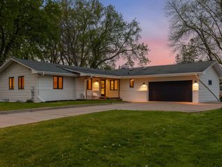 6401 Doron Lane, Edina, MN 55439