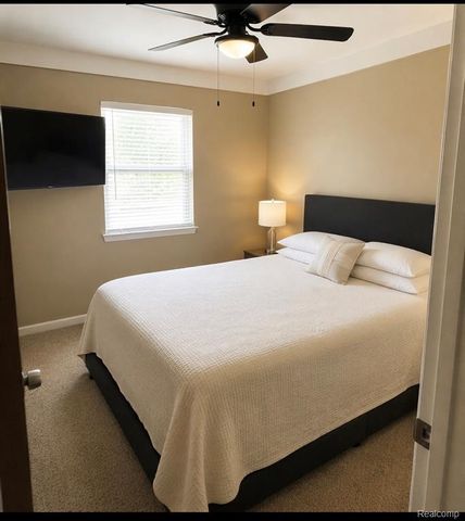 18590 Blakely Drive, Trenton, MI 48183